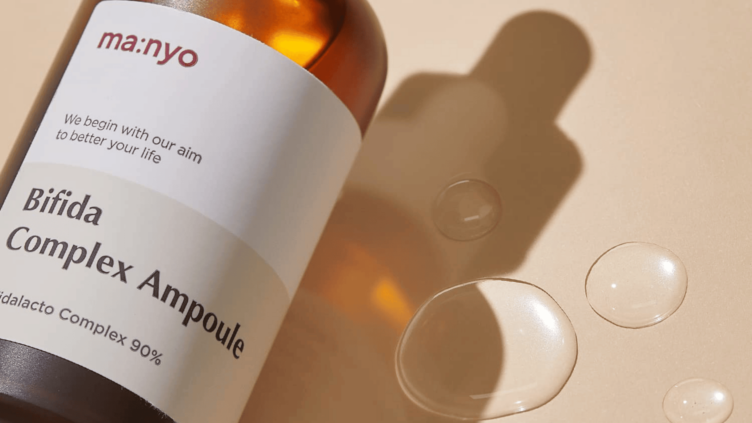 Manyo Bifida Complex Ampoule innehåller 90 % Bifidalacto Complex för att stärka hudens barriär, förbättra elasticiteten och ge en hälsosam lyster. Denna ampull är rik på probiotika och hjälper till att lugna och återfukta känslig hud.