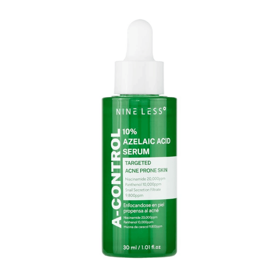 NINELESS 10% Azelaic Acid Serum är en riktad behandling för aknebenägen hud. Formulerad med azelainsyra, niacinamid och panthenol, minskar den rodnad och jämnar ut hudtonen samtidigt som den återfuktar och skyddar hudens barriär.