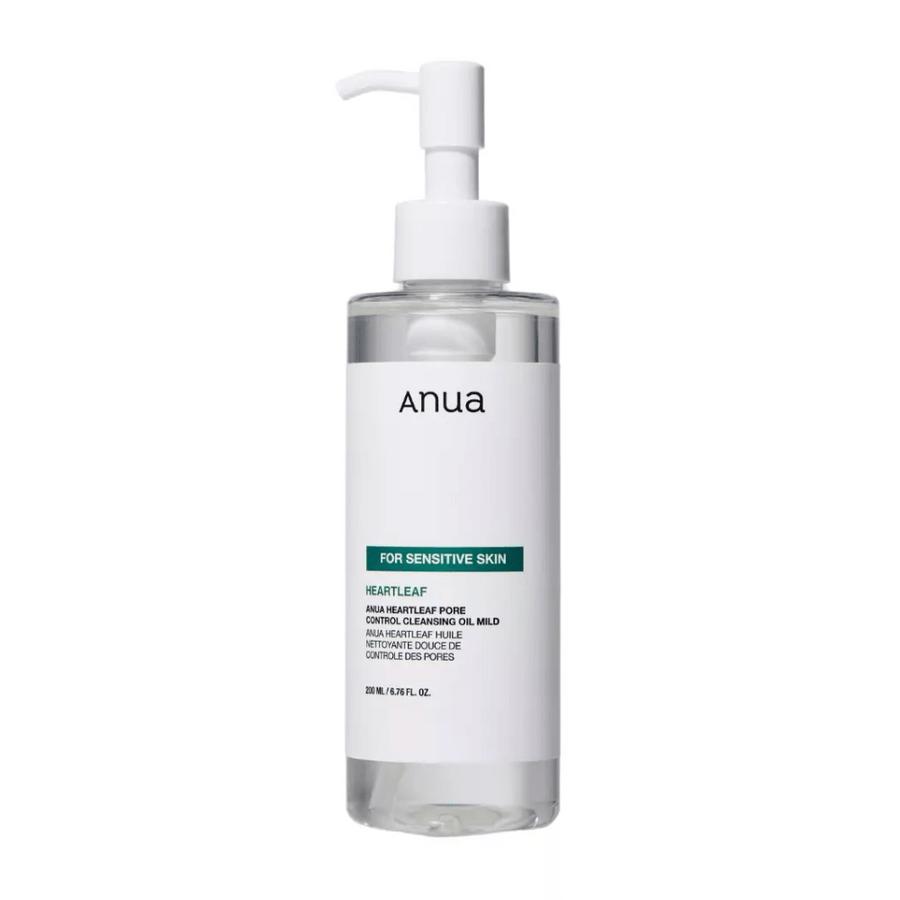 Anua Heartleaf Pore Control Cleansing Oil Mild är en rengöringsolja särskilt framtagen för känslig hud. Den är designad för att mildra och effektivt avlägsna orenheter och smink, samtidigt som den kontrollerar porerna utan att irritera huden.