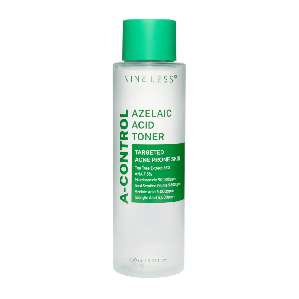 Produktbild von Nine Less A-Control Azelaic Acid Toner 150 ml in transparenter Flasche mit grünem Etikett und grünem Verschluss.