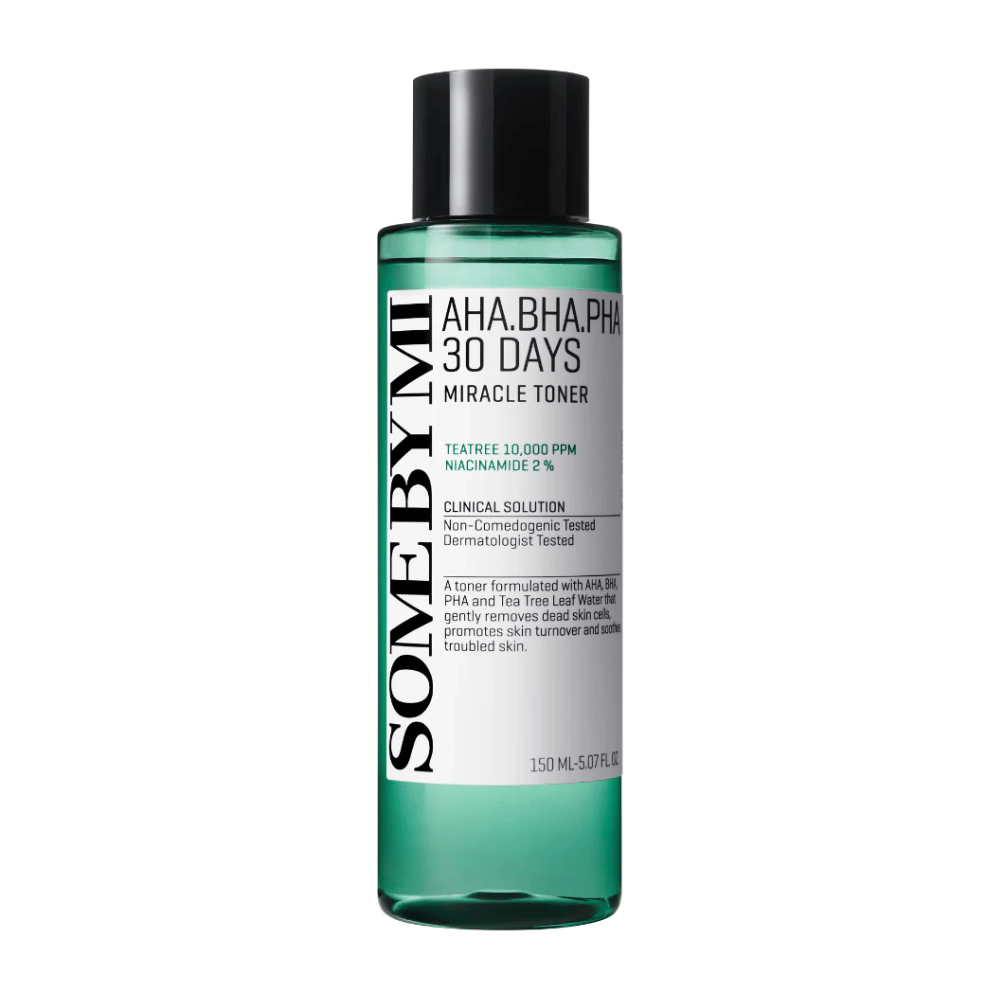Eine grüne Flasche von "SOME BY MI AHA, BHA, PHA 30 Days Miracle Toner" mit 150 ml Inhalt. Das Produkt, das Teebaumextrakt und Niacinamid enthält, wurde entwickelt, um sanft abgestorbene Hautzellen zu entfernen, die Hauterneuerung zu fördern und problematische Haut zu beruhigen.