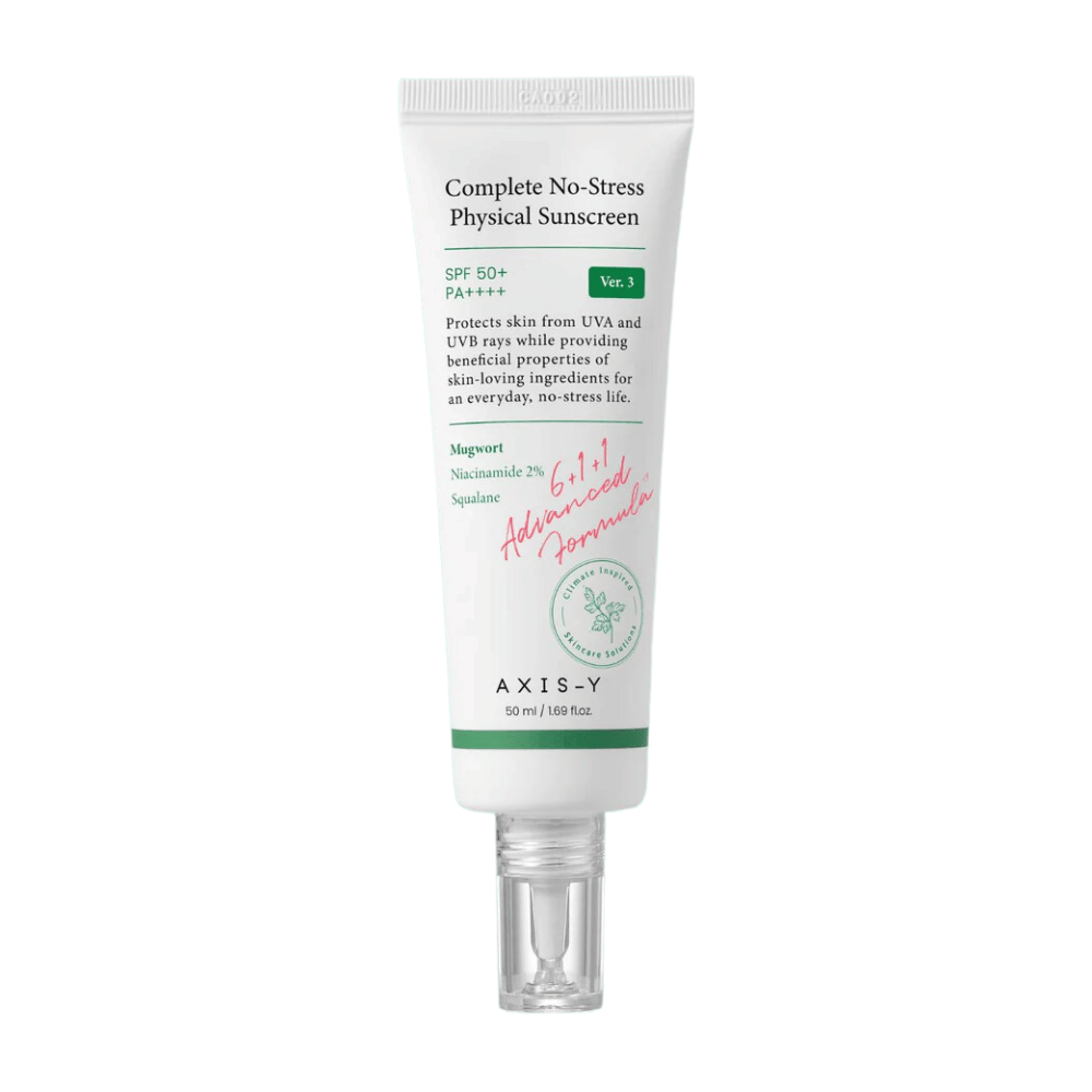 Das Produkt auf dem Bild ist "AXIS-Y Complete No-Stress Physical Sunscreen", Version 3. Es ist eine physische Sonnencreme mit SPF 50+ und PA+++, die die Haut sowohl vor UVA- als auch UVB-Strahlung schützt.