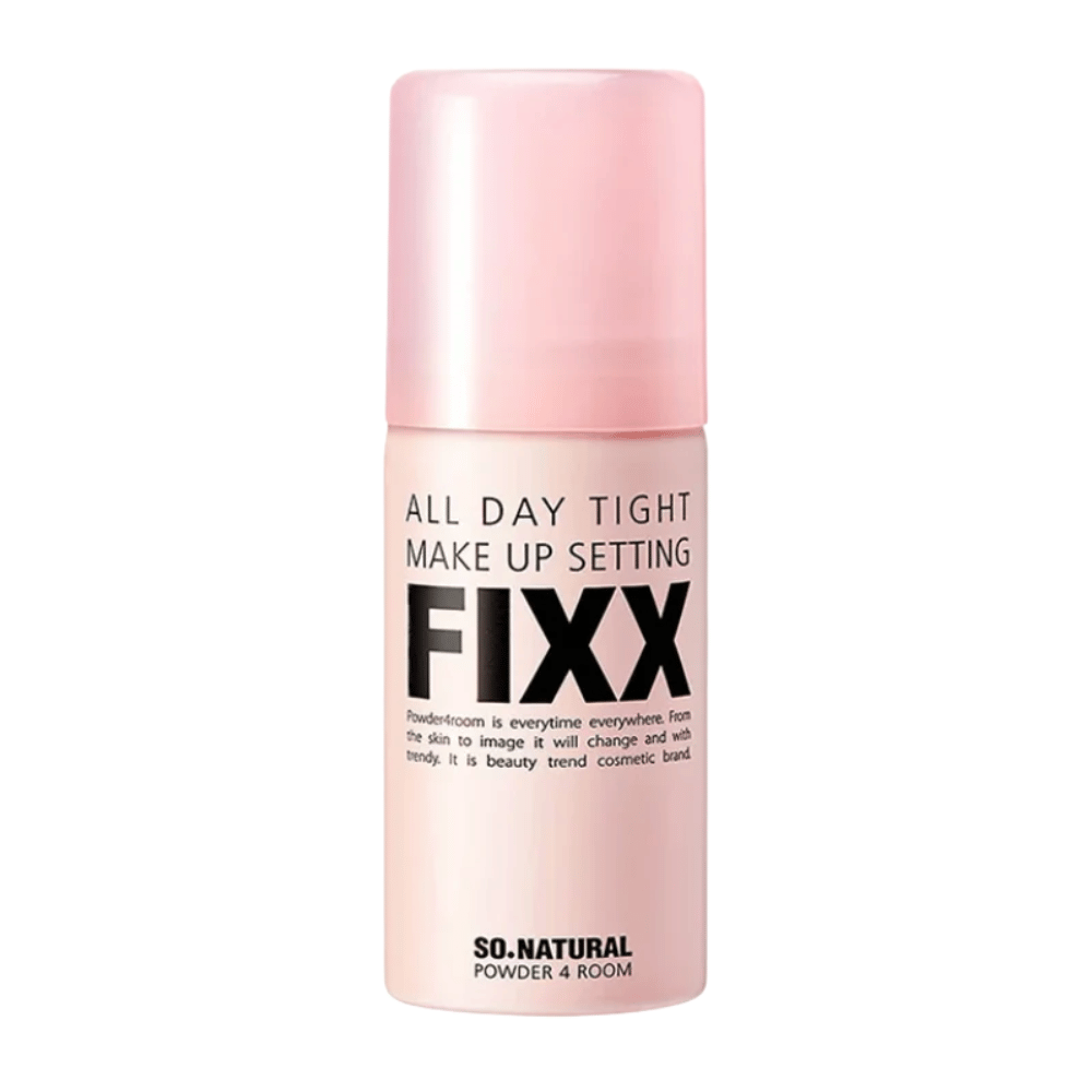 5. So Natural All Day Tight Make Up Setting Fixx – rosa Fixierspray für Make-up vor weißem Hintergrund