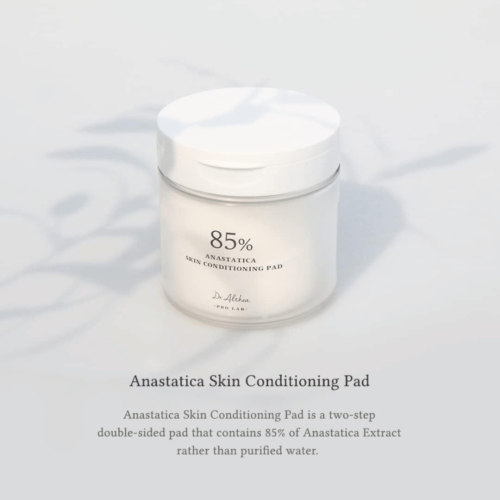 Dr. Althea 85% Anastatica Skin Conditioning Pad mit 85 % Anastatica-Extrakt, das Feuchtigkeit spendet, die Hautbarriere stärkt und für weichere Haut sorgt.