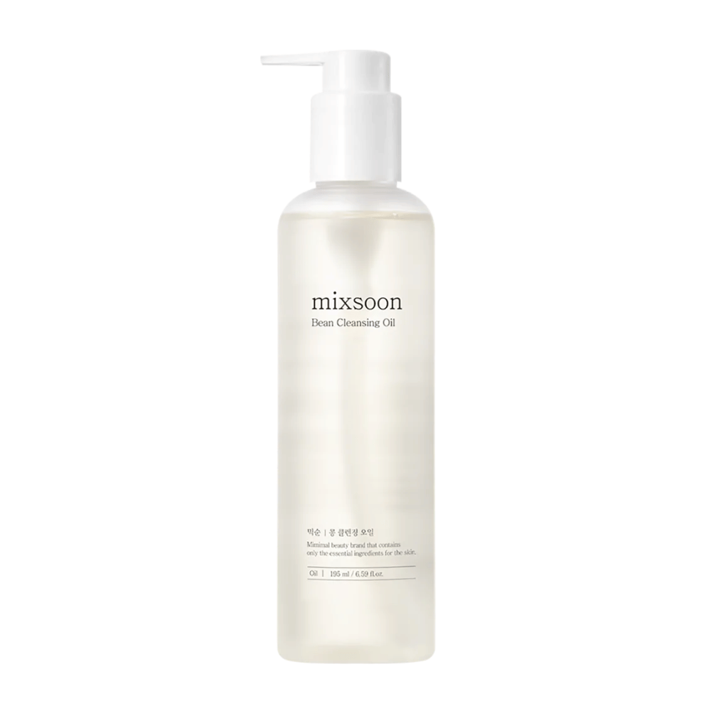 Eine durchsichtige Flasche mit einer weißen Pumpe und einem Etikett, das den Text "mixsoon Bean Cleansing Oil" zeigt. Die Flasche enthält eine helle, fast undurchsichtige Flüssigkeit und hat ein sauberes, minimalistisches Design. Das Etikett gibt an, dass es sich um ein Reinigungsöl handelt und auch das Volumen von 195 ml. Der Hintergrund ist ganz weiß, was die Einfachheit und Reinheit des Produkts hervorhebt.