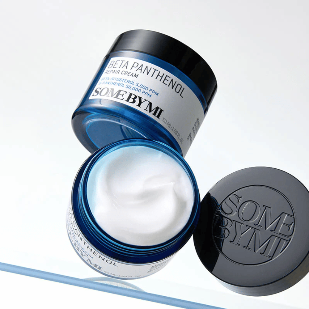 Offene Dose mit SOME BY MI Beta Panthenol Repair Cream – reichhaltige, weiche Formel für Hautreparatur und Feuchtigkeitsbalance.