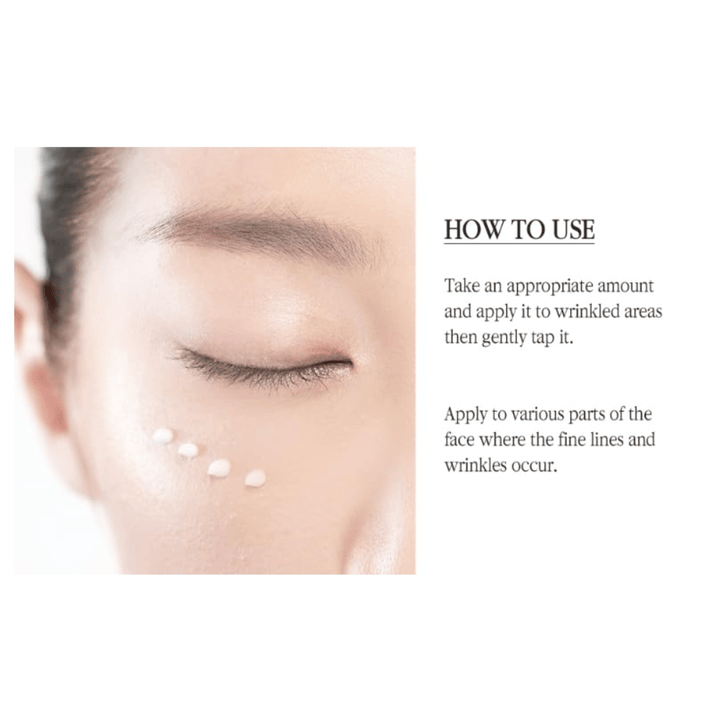 Pyunkang Yul Black Tea Time Reverse Eye Cream wird sanft rund um die Augen aufgetragen, um feine Linien zu pflegen und der Haut ein glatteres Aussehen zu verleihen.
