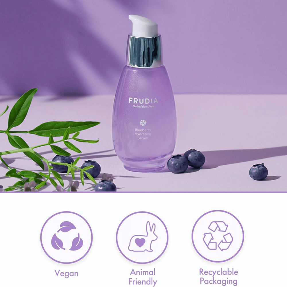 FRUDIA Blueberry Hydrating Serum mit Heidelbeerextrakt, veganer Formel, cruelty-free und recycelbarer Verpackung, entwickelt für Feuchtigkeit und Glanz.