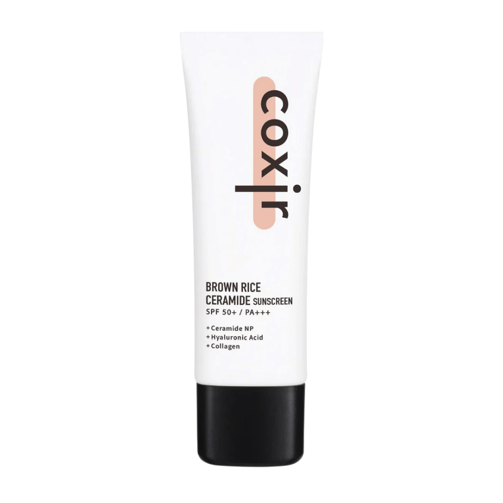 Produktbild von Coxir Brown Rice Ceramide Sunscreen in einer weißen Tube mit schwarzem Deckel, SPF 50+ PA+++, enthält Ceramide, Hyaluronsäure und Kollagen.