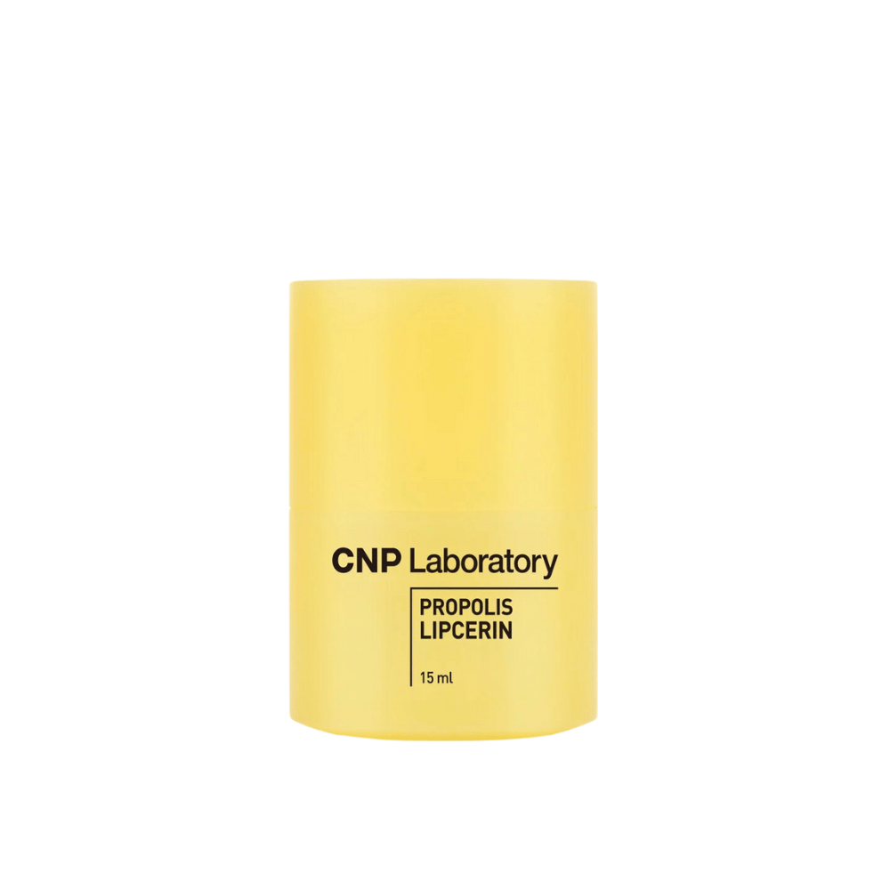 Eine gelbe Tube von CNP Laboratory Propolis Lipcerin mit einfachem, sauberem Design. Das Produkt enthält 15 ml und ist dafür konzipiert, intensive Feuchtigkeit und Pflege für die Lippen zu bieten.