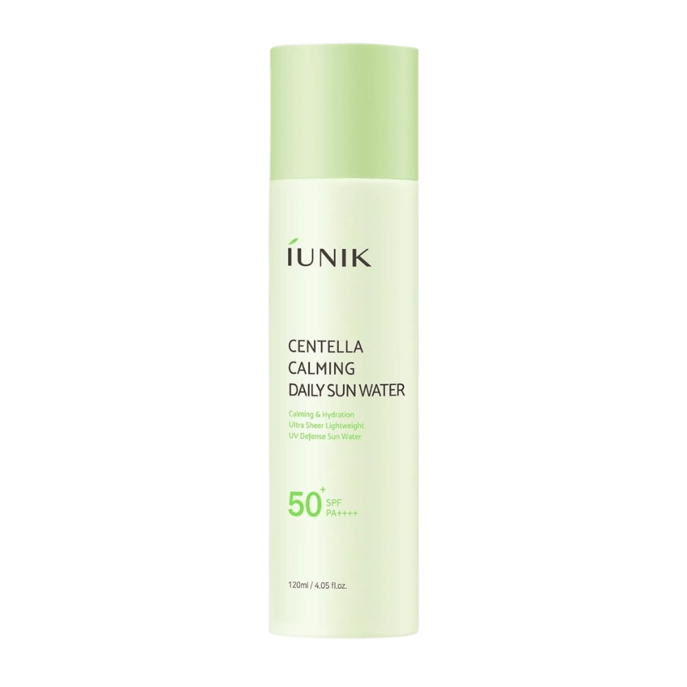 4. iUNIK Centella Calming Daily Sun Water SPF50+ PA++++ 120 ml – leichter Sonnenschutz für das Gesicht mit Centella Asiatica in hellgrüner Flasche vor weißem Hintergrund