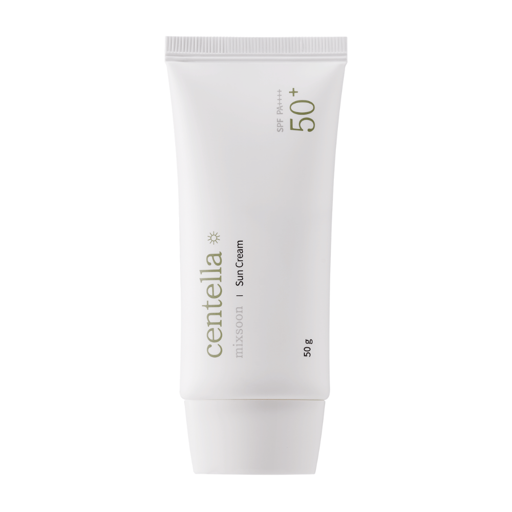Eine weiße Tube mit Centella Sun Cream SPF 50+ PA++++. Die Tube ist schlicht mit grünen Textdetails, die die Marke und Produktinformationen enthalten. Die Verpackung enthält 50 g Sonnencreme.