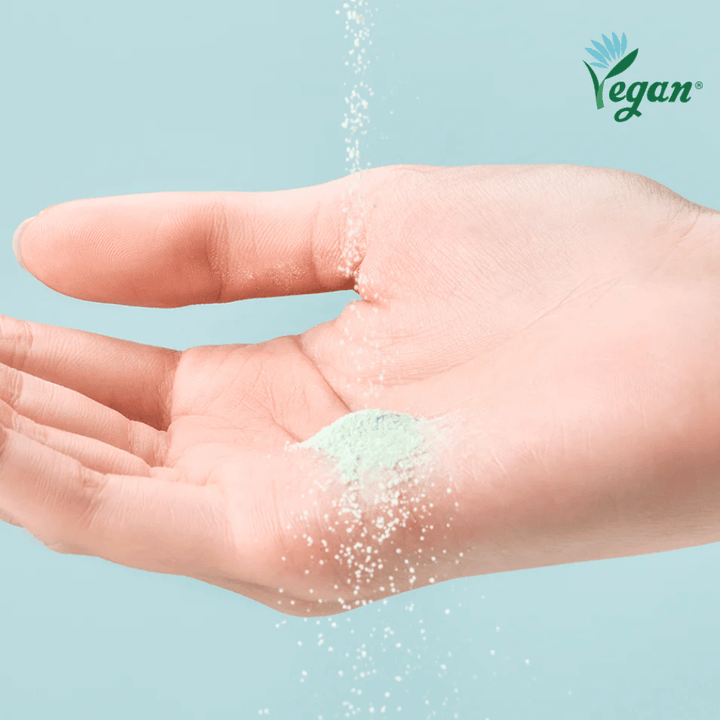 TOCOBO Cica Calming Powder Wash in Pulverform, das mit Wasser aktiviert wird und die Haut sanft reinigt.