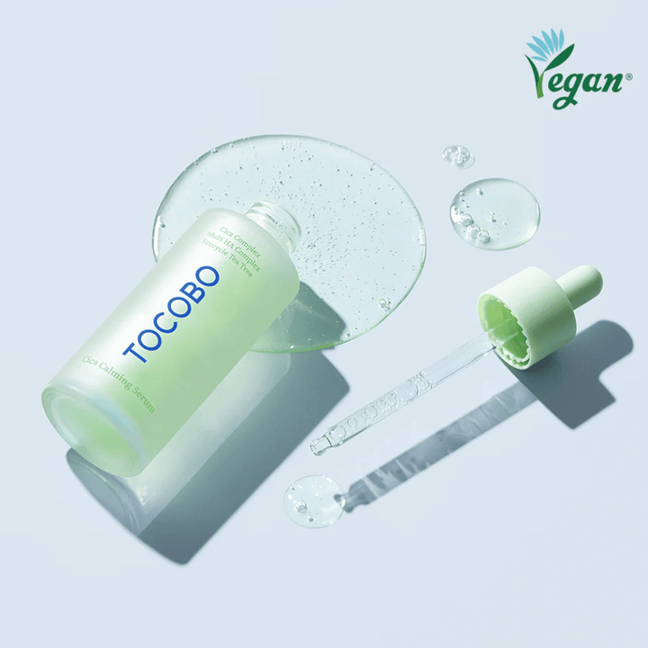 TOCOBO Cica Calming Serum mit Pipette und Geltextur, veganes koreanisches Gesichtsserum, das empfindliche Haut beruhigt und die Hautbarriere mit Cica, Multi-Hyaluronsäure und tea tree stärkt.