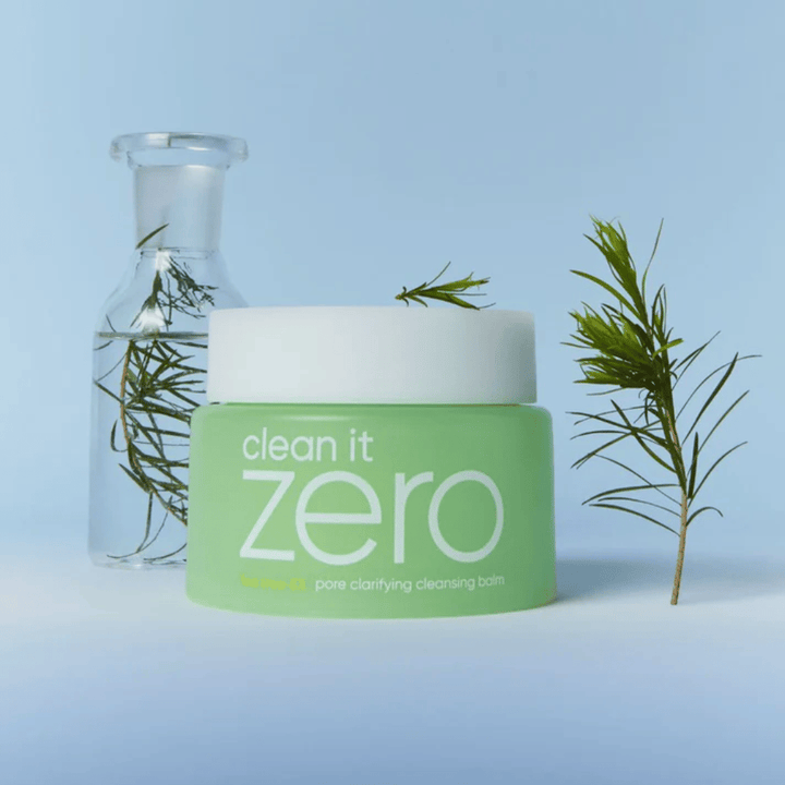 Produktbild von Clean It Zero Pore Clarifying Cleansing Balm mit tea tree-Inspiration, ein Reinigungsbalsam, das Make-up und Unreinheiten löst, während die Poren sanft gereinigt werden.