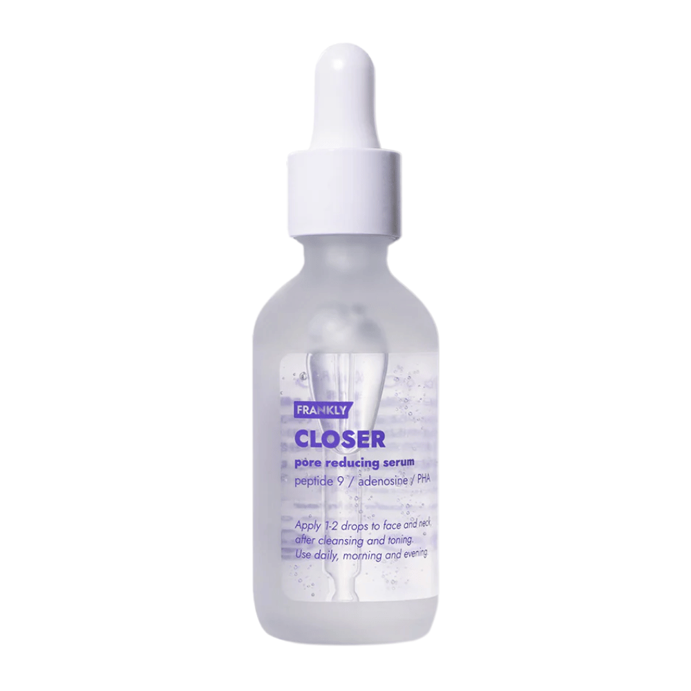 Produktbild von FRANKLY Closer Pore Reducing Serum in Glasflasche mit Pipette. Ein Serum, das die Poren verfeinert und straffere, klarere Haut verleiht.