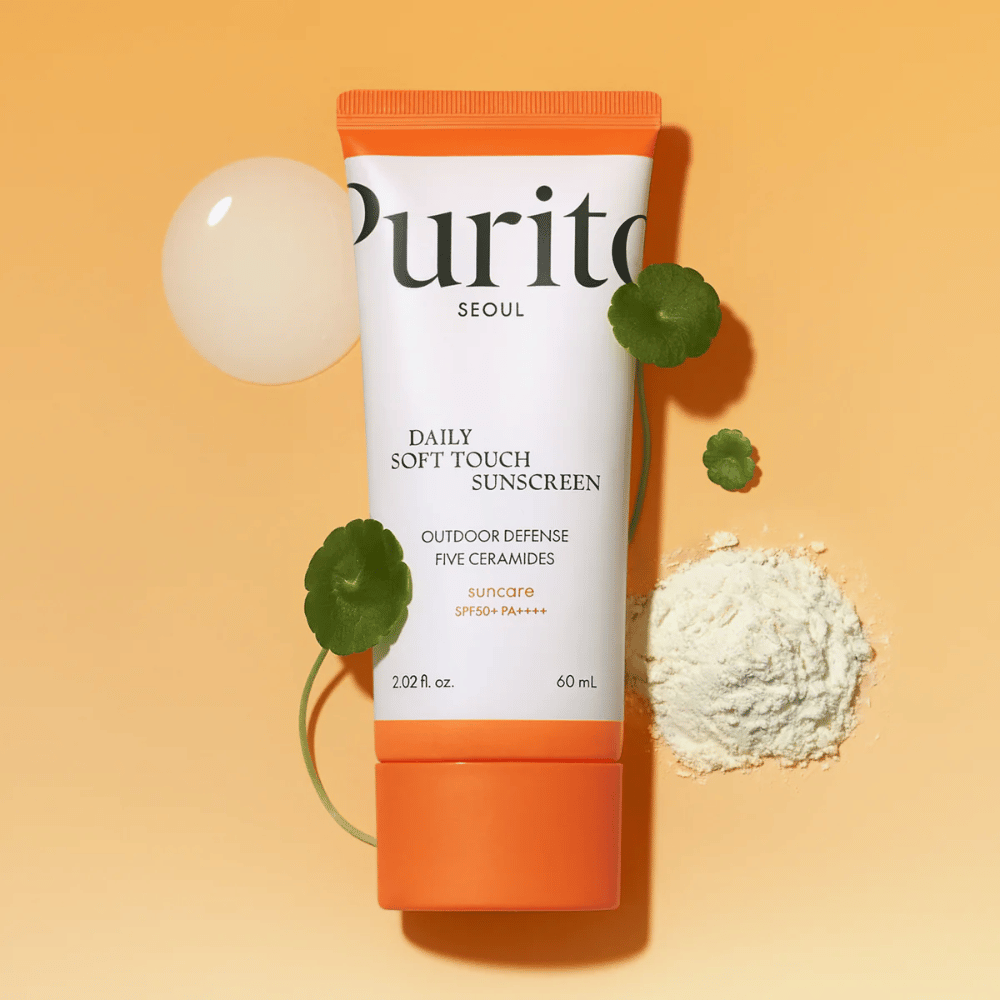 Purito Daily Soft Touch Sunscreen ist ein Sonnenschutz mit SPF50+ PA++++, der die Haut effektiv vor UV-Strahlen schützt. Enthält fünf Ceramide zur Stärkung der Hautbarriere und Centella Asiatica für eine beruhigende Wirkung. Leichte Formel, die schnell einzieht, ohne klebrig zu sein. Geeignet für alle Hauttypen, auch für empfindliche Haut. Vegan und cruelty-free.
