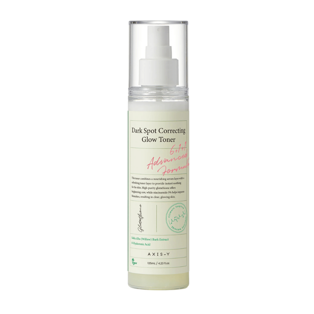 Ein Bild von einer Flasche des Produkts "AXIS-Y Dark Spot Correcting Glow Toner". Die Flasche ist durchsichtig mit einem weißen Etikett und Text in Schwarz und Grün. Das Produkt ist ein Toner in Sprayform und die Flasche enthält 125 ml (4,23 fl. oz). Das Etikett nennt Schlüsselzutaten wie Weidenrindenextrakt und Hyaluronsäure.