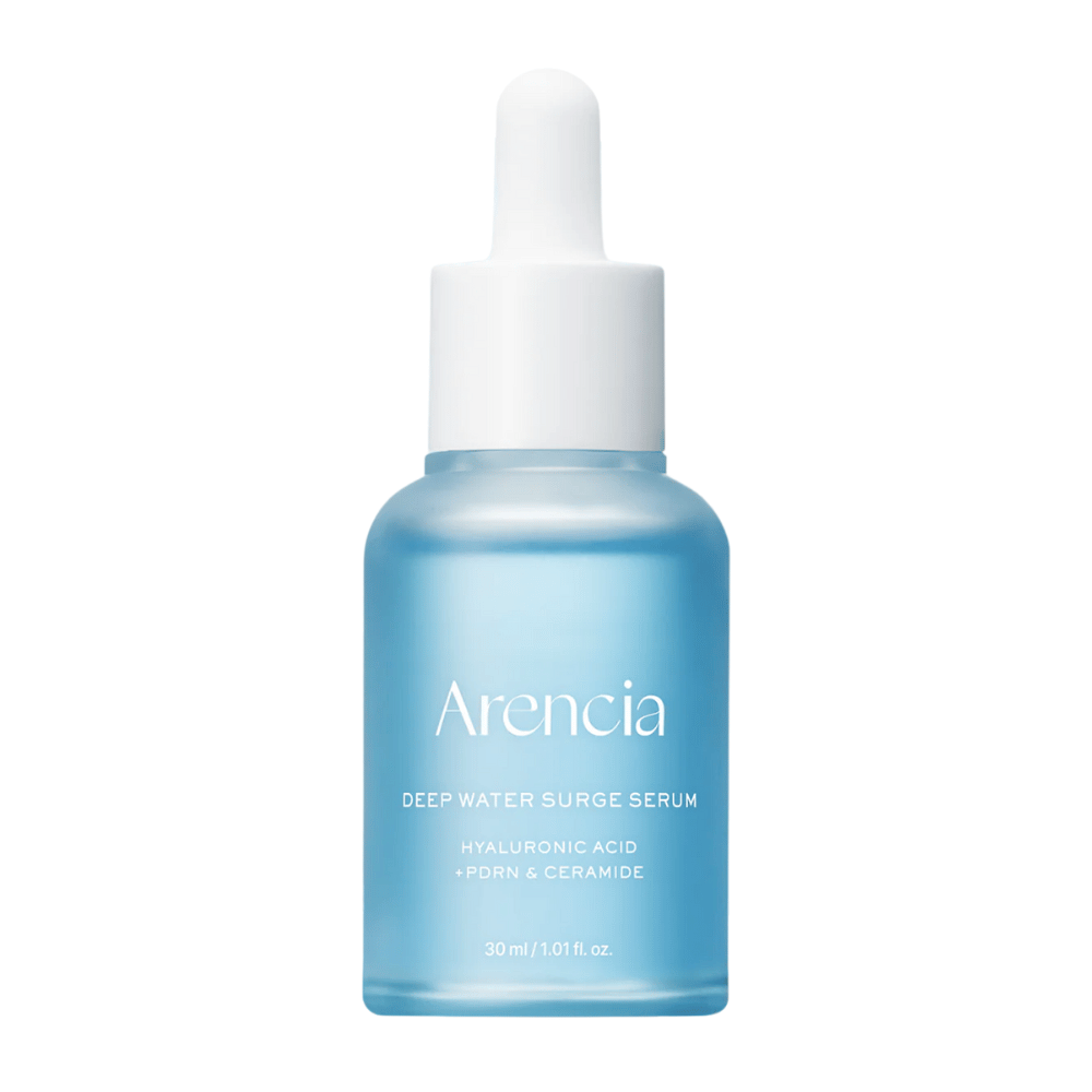 Arencia Deep Water Surge Serum 30 ml auf weißem Hintergrund – feuchtigkeitsspendendes Serum mit Hyaluronsäure, PDRN und Ceramiden für empfindliche, trockene und feuchtigkeitsarme Haut.