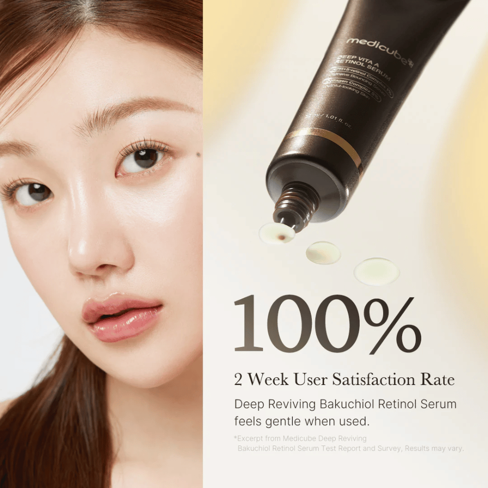 Werbebild für Medicube Deep Vita A Retinol Serum mit einer Nahaufnahme einer Frau, der Produkttube und Text, der 100% Benutzerzufriedenheit nach zwei Wochen zeigt.