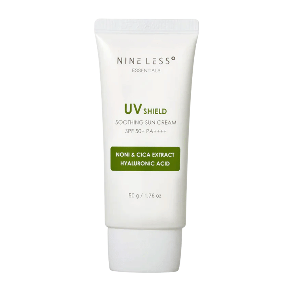 NINE LESS Essentials UV Shield Soothing Sun Cream SPF 50+ PA++++ – feuchtigkeitsspendende Sonnencreme mit Noni, Cica-Extrakt und Hyaluronsäure, die die Haut schützt und beruhigt.