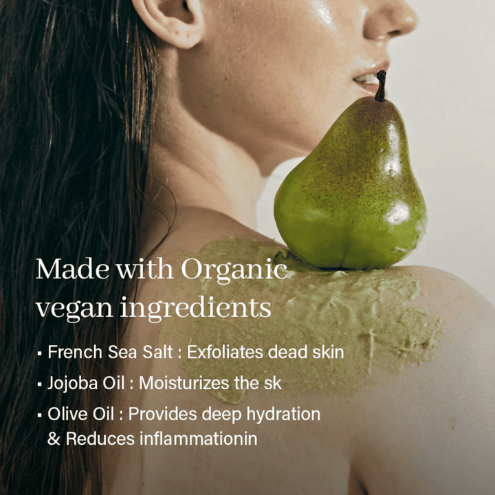 Arencia Körperpeeling auf die Haut aufgetragen mit Birne als Inspirationsquelle. Peeling mit Meersalz und pflegenden Ölen, das abgestorbene Hautzellen entfernt.