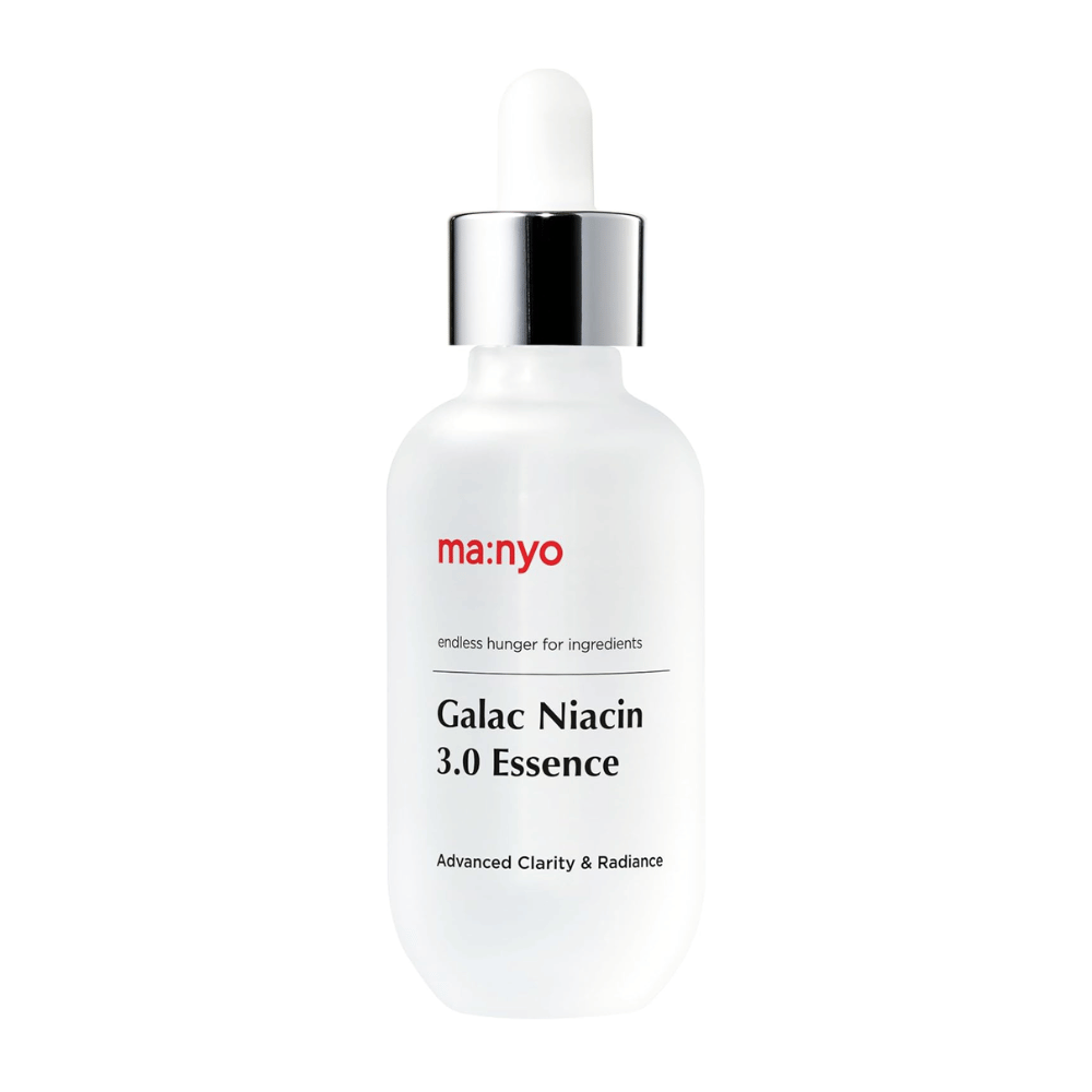 Nahaufnahme von Ma:nyo Galac Niacin 3.0 Essence – fortschrittliche Formel, die Galactomyces und Niacinamid kombiniert, um klarere, gleichmäßigere und gesündere Haut zu erzielen.