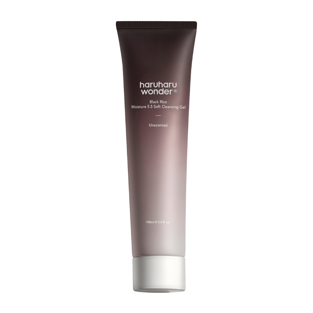 Eine Tube Haruharu Wonder Black Rice Moisture 5.5 Soft Cleansing Gel 100ml auf weißem Hintergrund mit sanften Reinigungseigenschaften.