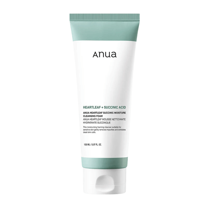 Freigestelltes Produktbild vor neutralem Hintergrund, das Anua Heartleaf + Succinic Acid Moisture Cleansing Foam im Detail zeigt. Das Bild fokussiert sich auf die Verpackung, Größe und das Design des Produkts für eine klare Produktpräsentation.