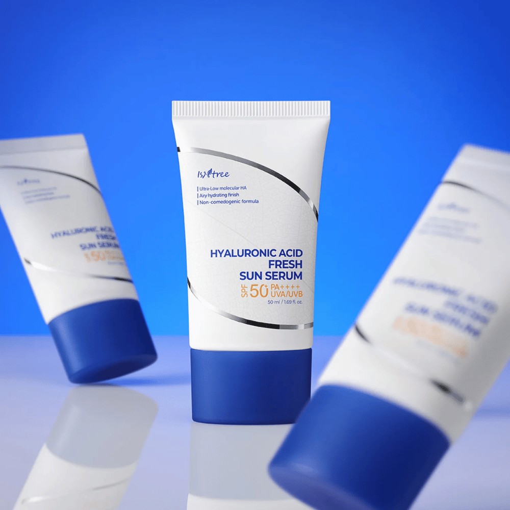 Isntree Hyaluronic Acid Fresh Sun Serum schützt mit SPF50+ PA++++ und spendet gleichzeitig intensive Feuchtigkeit mit Hyaluronsäure in verschiedenen Molekülgrößen.