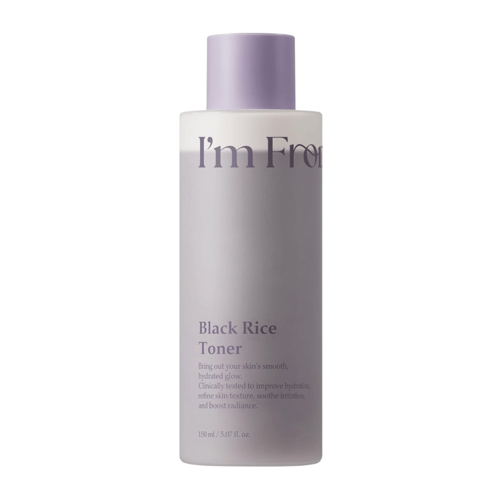 I'm From Black Rice Toner 150 ml, feuchtigkeitsspendendes Gesichtswasser mit schwarzem Reis in einer helllila Flasche vor weißem Hintergrund.
