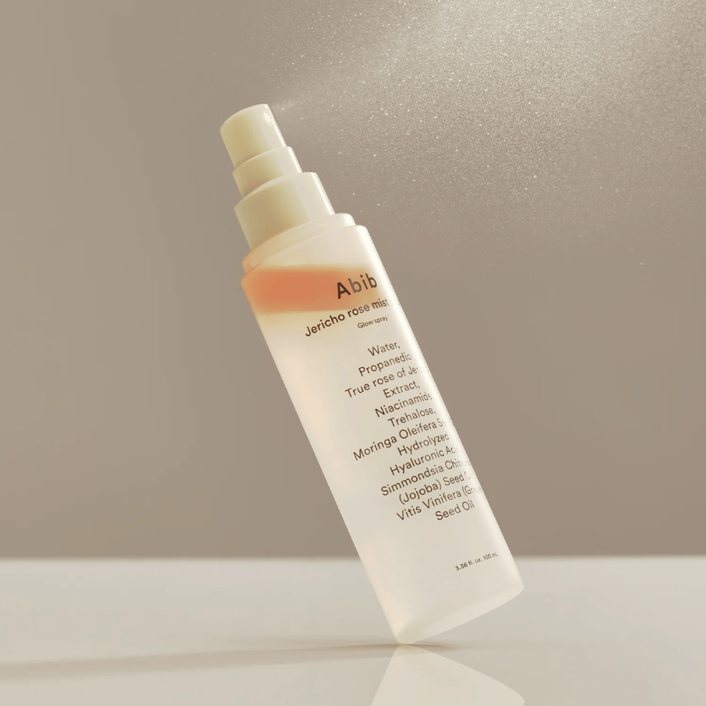 Abib Jericho Rose Mist Serum wird in die Luft gesprüht. Leichter und frischer Nebel mit Rosen- und Moringaöl für natürlichen Glanz.