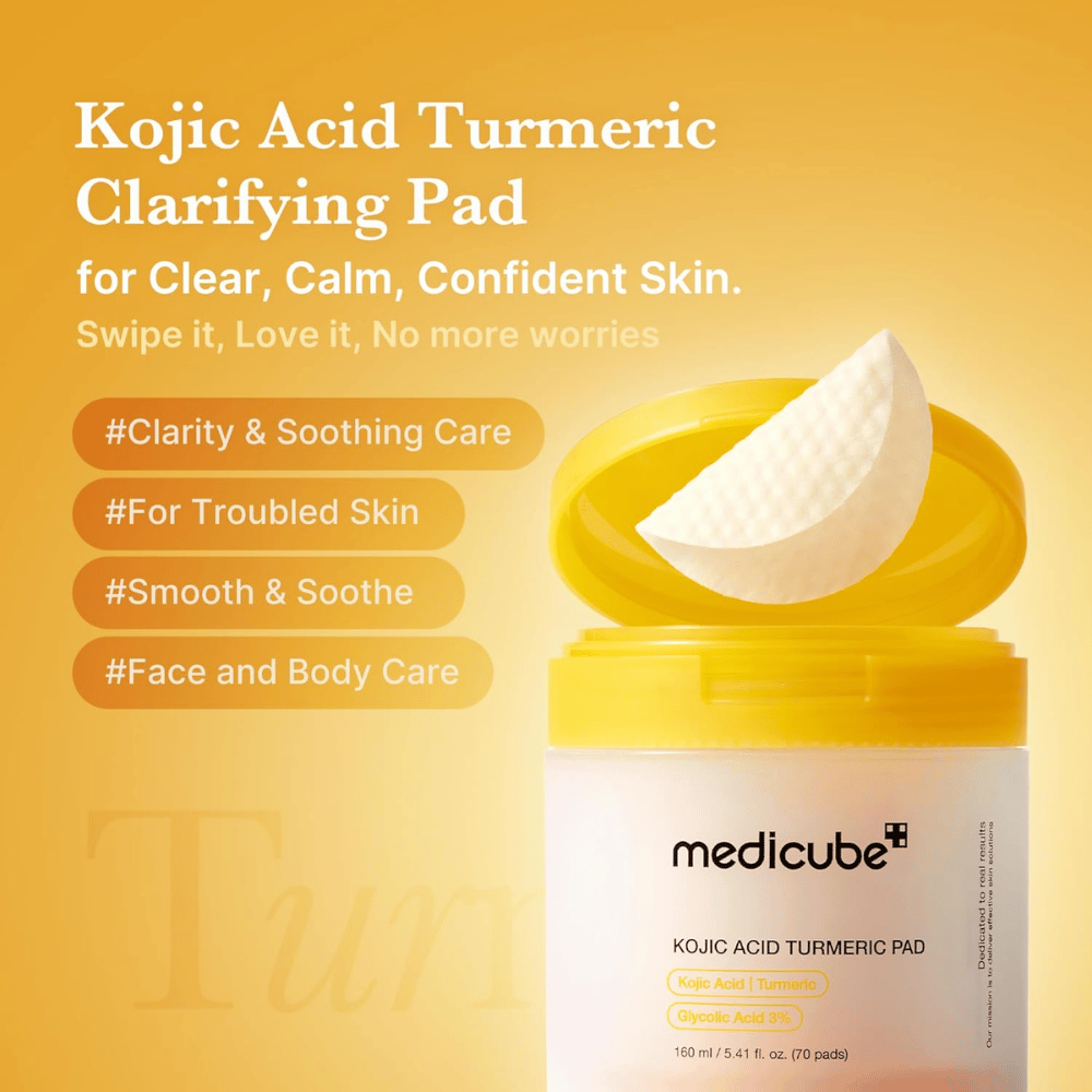 Kampagnenbild für Medicube Kojic Acid Turmeric Pad, das exfolierende Pads für klarere Haut, beruhigende Pflege und die Anwendung sowohl im Gesicht als auch am Körper hervorhebt.