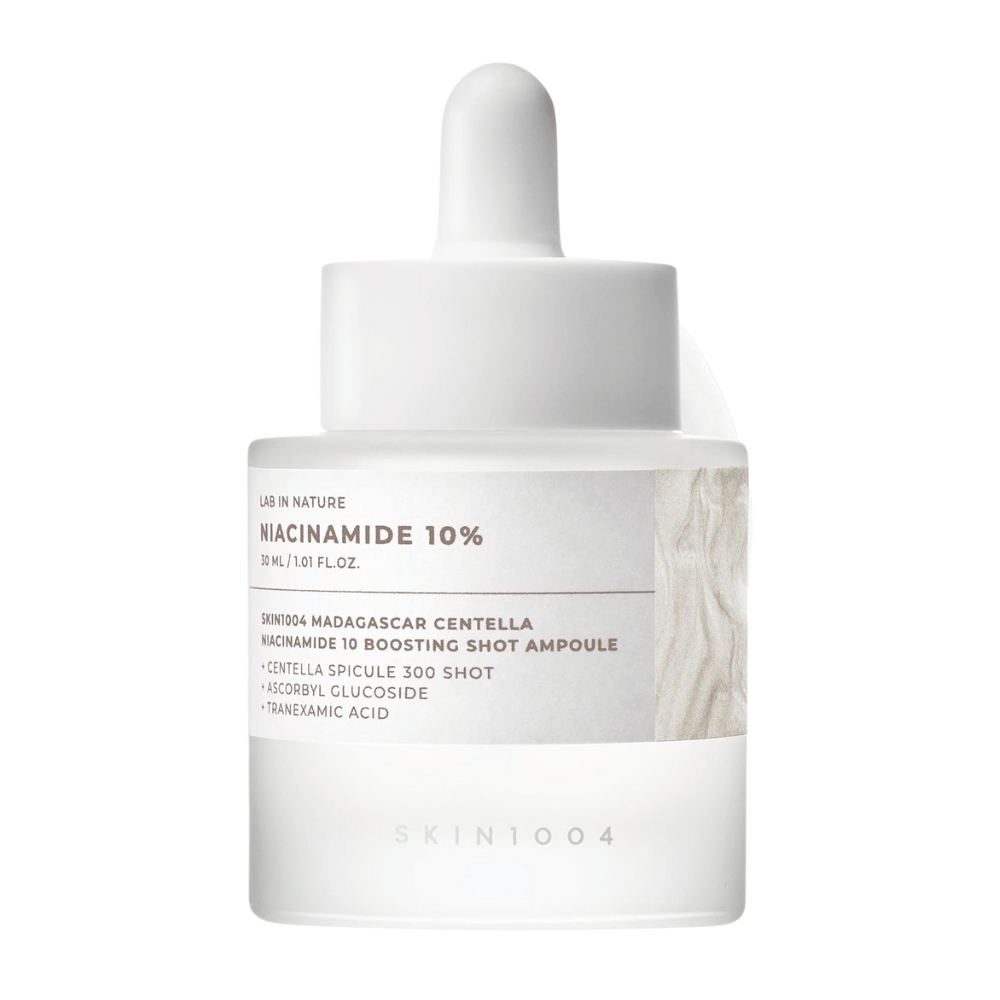 SKIN1004 Madagascar Centella Niacinamide 10 Boosting Shot Ampoule auf weißem Hintergrund – hochkonzentriertes Niacinamid-Serum für klarere Haut, Glanz und ausgeglichene Talgproduktion.