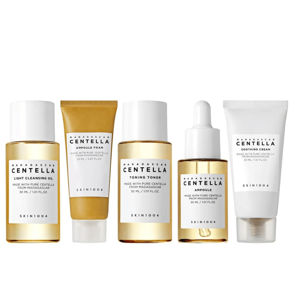 Madagascar Centella Travel Kit enthält fünf Produkte für eine komplette Hautpflegeroutine. Beinhaltet leichtes Reinigungsöl, Ampullenschaum, Toner, Ampulle und beruhigende Creme. Perfekt, um die Haut zu befeuchten und zu beruhigen, egal wo Sie sind.