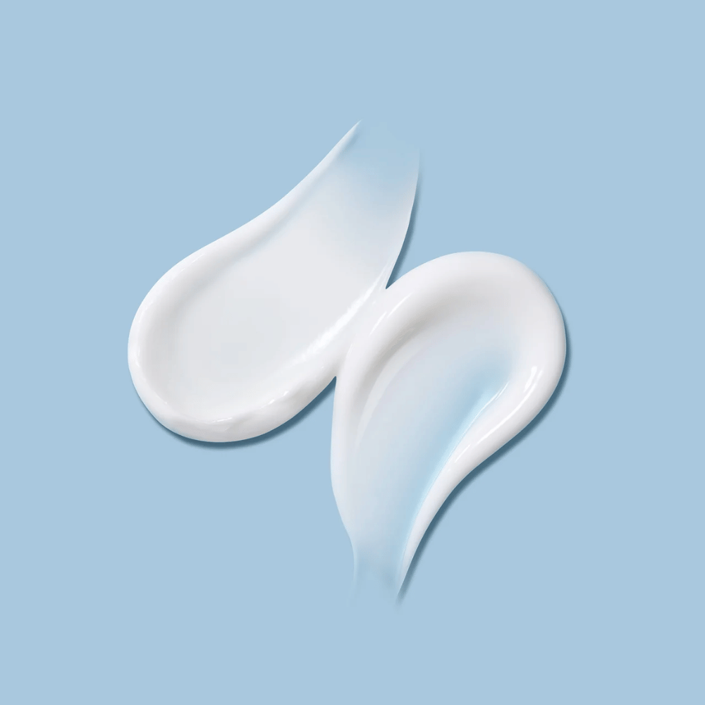 Textur von MADECA Cream Time Reverse Zero – seidig und leichte Creme, die intensive Feuchtigkeit spendet, ohne sich fettig auf der Haut anzufühlen.