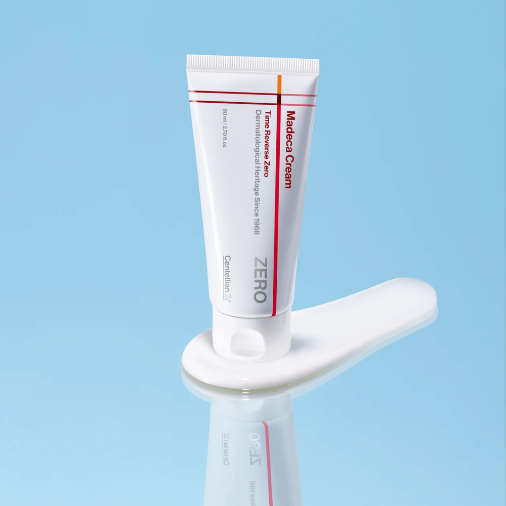 MADECA Cream Time Reverse Zero auf Creme-Textur aufgetragen – weiche und leichte Gesichtscreme, die schnell einzieht und für empfindliche und gestresste Haut geeignet ist.