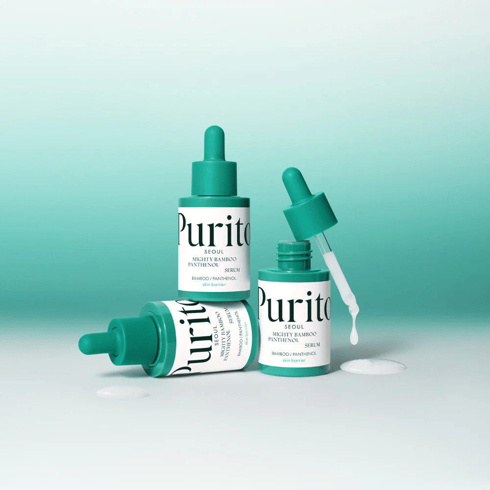 Drei Flaschen Purito Mighty Bamboo Panthenol Serum – feuchtigkeitsspendendes Serum, das die Hautbarriere stärkt und einen frischen Glanz verleiht.
