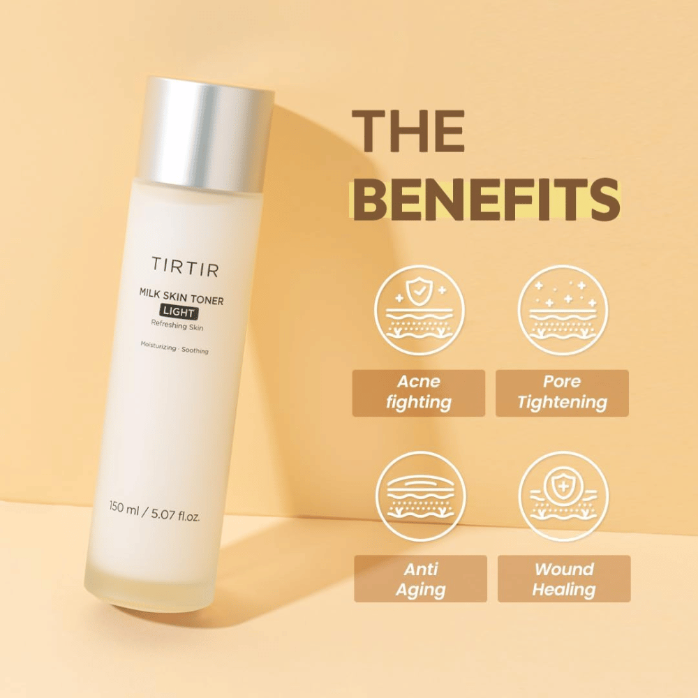 Produktbild von "TIRTIR Milk Skin Toner Light" auf einem gelben Hintergrund mit dem Text "THE BENEFITS". Die Flasche wird mit Symbolen präsentiert, die ihre Eigenschaften hervorheben: bekämpft Akne, strafft Poren, Anti-Aging und heilt Wunden.