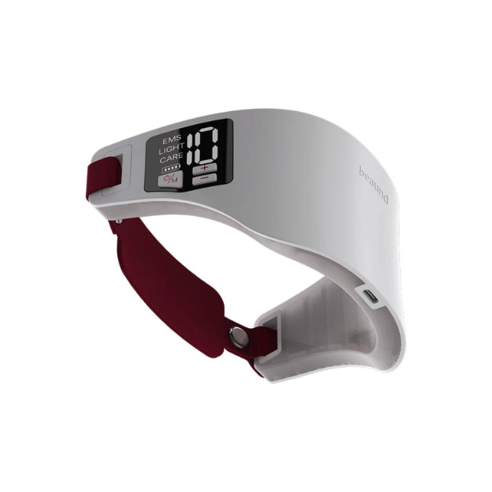 Schrägansicht von Neckcera mit sichtbarem Band und Bedienfeld. Sie veranschaulicht die Form, Passform und das benutzerfreundliche Design des Produkts.