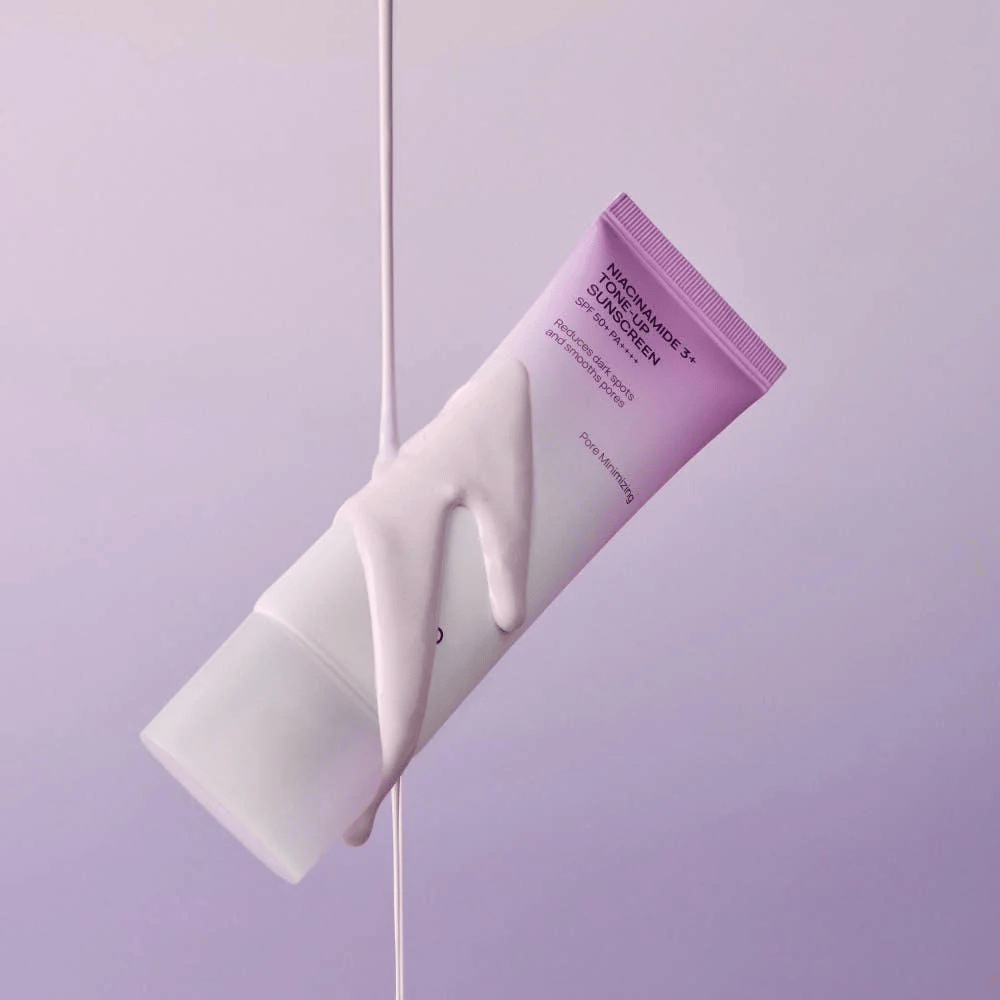 JUMISO Niacinamide 3+ Tone-Up Sunscreen SPF50+ PA++++ mit leichter Formel, die Breitband-UV-Schutz und einen aufhellenden Tone-up-Effekt bietet.
