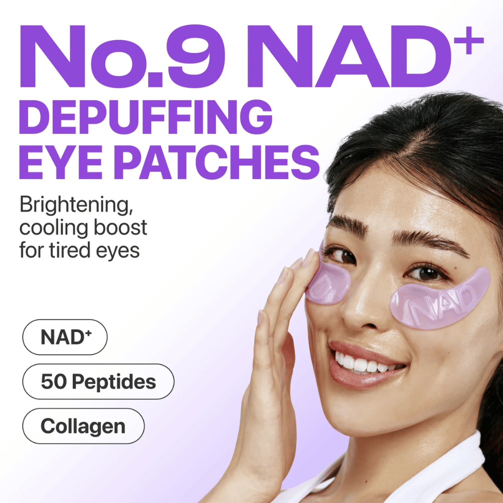 Frau mit numbuzen No.9 NAD+ Collagen Eye Patches unter den Augen – kühlender und straffender Effekt für müde Augen.