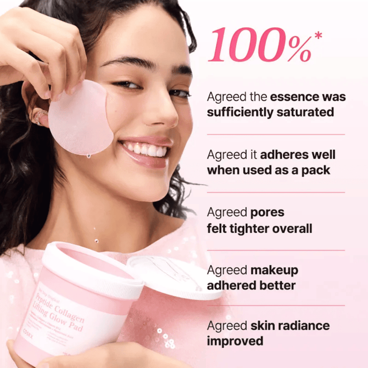 Modell verwendet COSRX Peptide Collagen Lifting Glow Pad mit Fokus auf Feuchtigkeitsversorgung, Glow und verbesserte Hautelastizität.