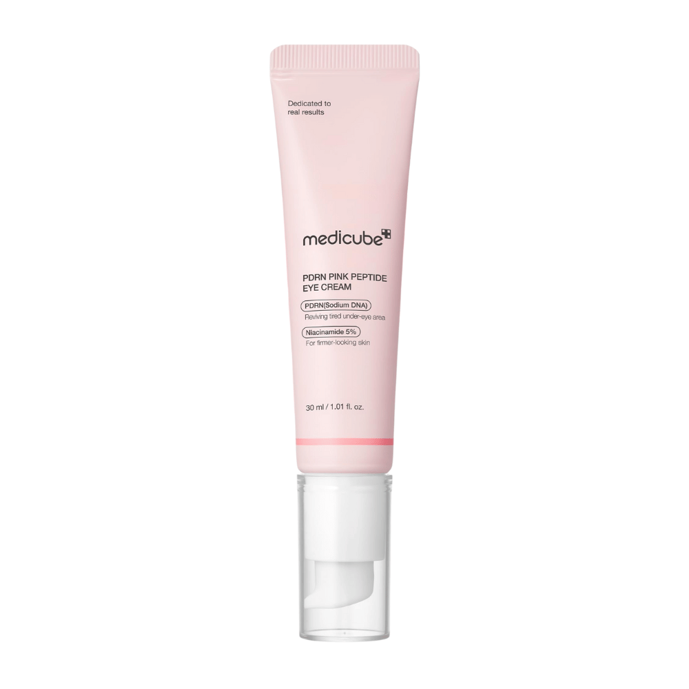 Medicube PDRN Pink Peptide Eye Cream in rosa Tube, 30 ml. Augencreme mit PDRN und 5 % Niacinamid, das müde Haut unter den Augen aufhellt und einen strafferen Eindruck vermittelt.