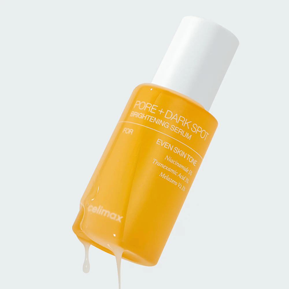 Celimax Pore + Dark Spot Brightening Serum in gelber Flasche mit weißem Deckel, Tropfen des Serums laufen an der Flasche entlang.