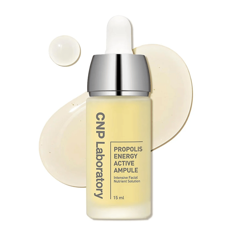 CNP Laboratory Propolis Energy Active Ampoule ist eine intensive Nährlösung für das Gesicht, angereichert mit Propolisextrakt. Sie spendet Feuchtigkeit, stärkt die Hautbarriere und verleiht einen natürlichen Glanz. Ideal für empfindliche Haut. Täglich anwenden, um eine gesunde und strahlende Haut zu fördern.