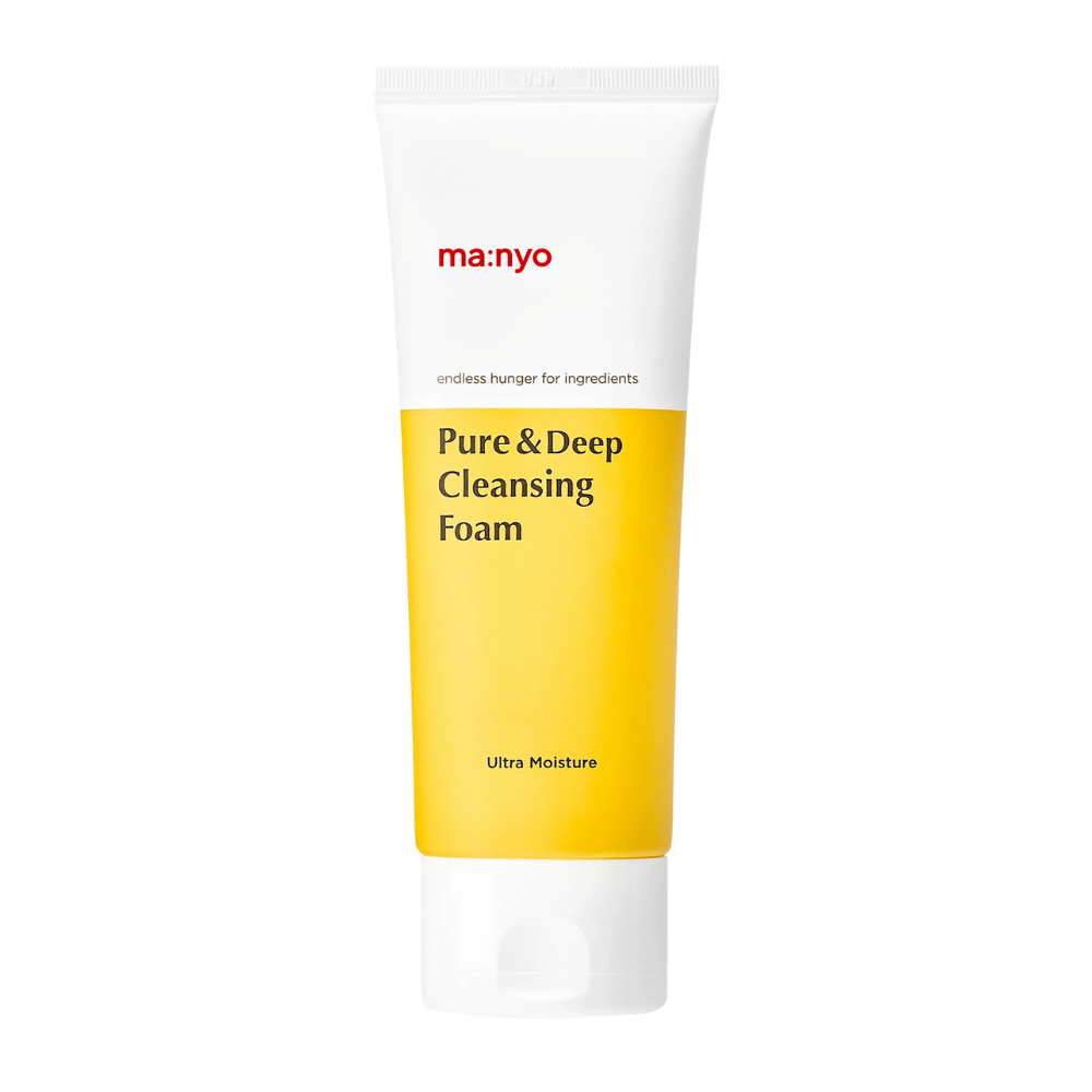 Nahaufnahme von Ma:nyo Pure & Deep Cleansing Foam – ultra Feuchtigkeitsformel, die sanft reinigt und die Haut tiefenwirksam mit Feuchtigkeit versorgt.