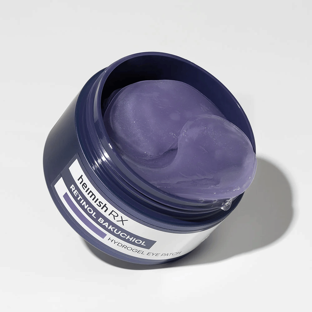 Heimish RX Retinol Bakuchiol Hydrogel Eye Patch in einer dunkelblauen Dose mit lila Hydrogel-Augenpads. Ein Produkt, das entwickelt wurde, um Feuchtigkeit zu spenden und feine Linien um die Augen zu reduzieren.