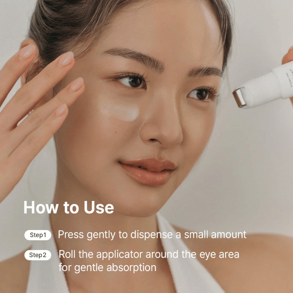 Dr. Althea Retinol Flat Iron Eye Roller wird unter den Augen mit kühlendem Roller aufgetragen, um dunkle Ringe, feine Linien und Schwellungen zu reduzieren.