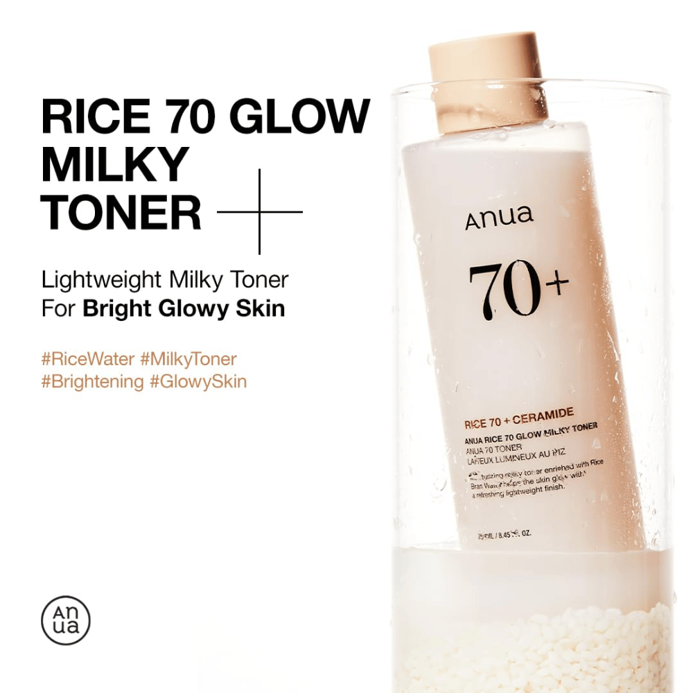 Eine Flasche "Anua Rice 70 Glow Milky Toner". Es ist ein leichter, milchiger Toner, der entwickelt wurde, um eine helle und strahlende Haut zu verleihen. Das Produkt ist mit Reiswasser und Ceramiden angereichert, was auf dem Etikett der Flasche hervorgehoben wird. Dieser Toner ist ideal, um eine strahlende Haut mit einem frischen, leichten Gefühl zu erzielen.
